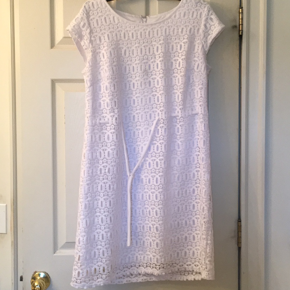 I am selling this white dress